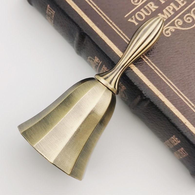 New Vintage Brass Bell Hand Di - Vintage Collectible Dishes recension och pris